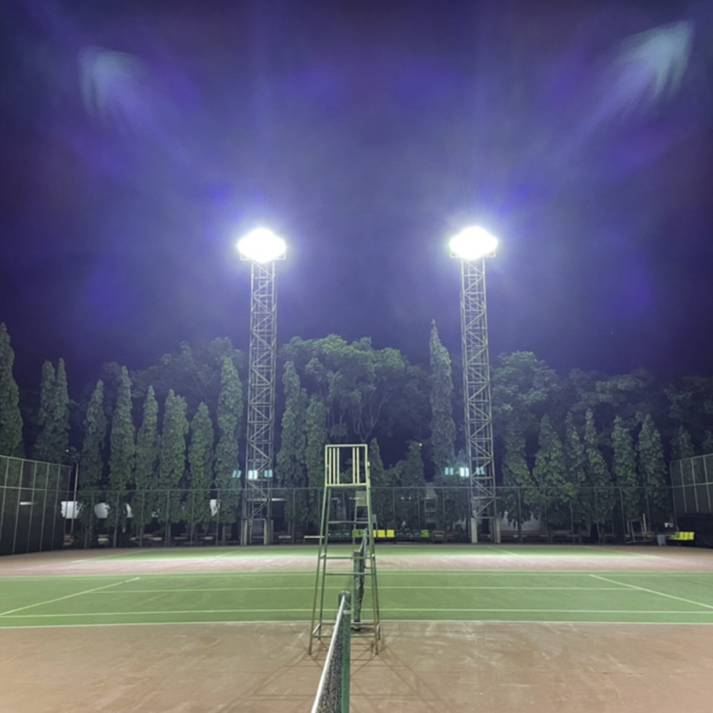 ติดตั้งไฟ LED Flood Light สนามเทนนิส มหาวิทยาลัย