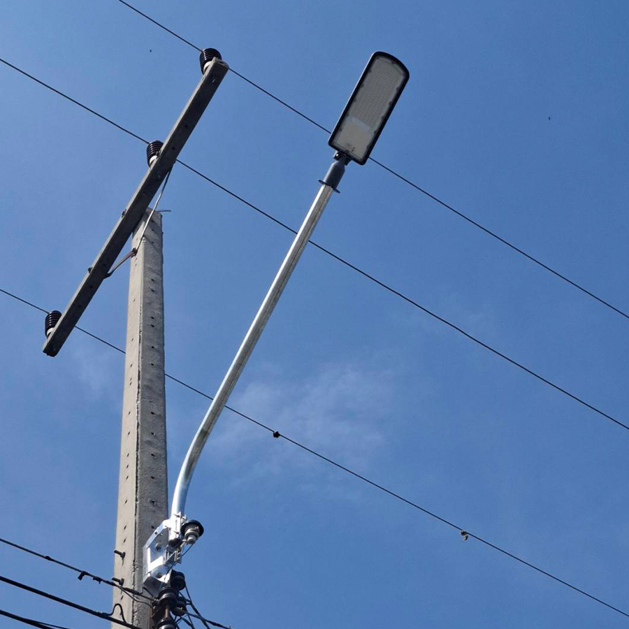 งานติดตั้งกิ่งขาจับ + โคมไฟถนนในพื้นที่ต.หินมูล